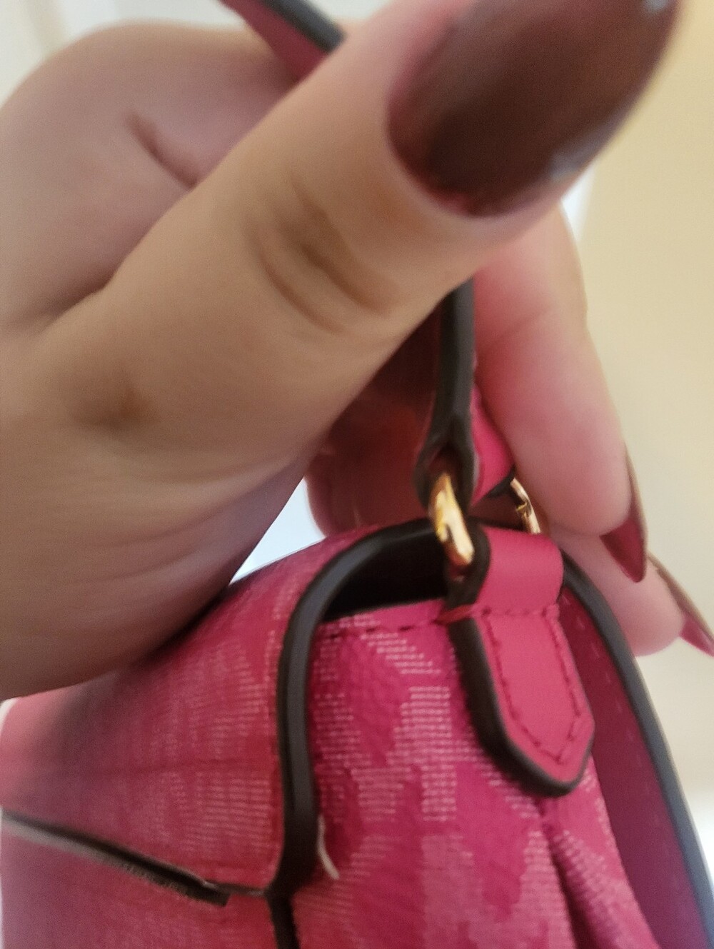 Euc Michael Kors Hot Pink Signature Crossbody with Gold Hardware - Picture 4 of 14